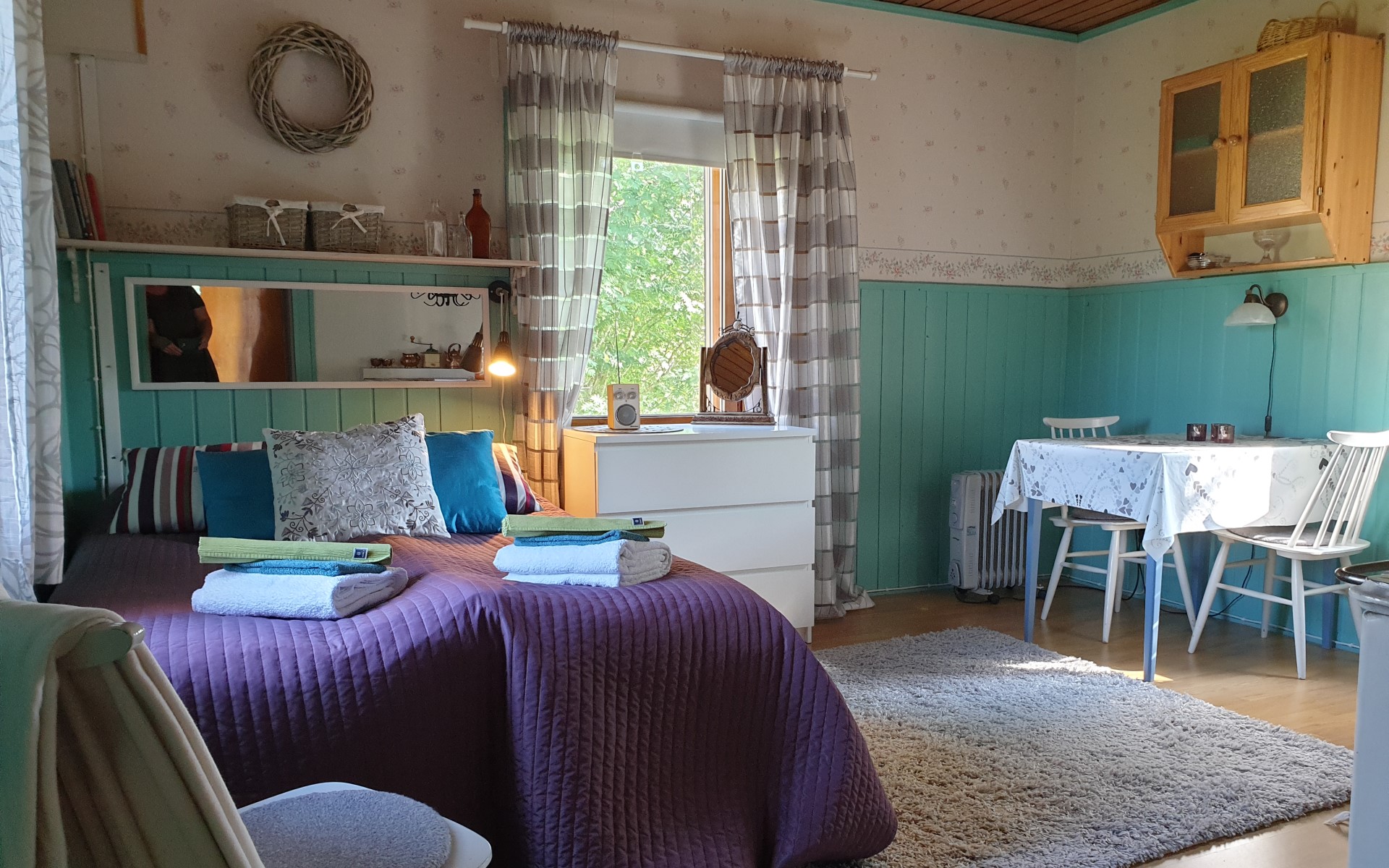 Arctic-Emotions-Willow-Field-Cabin-1